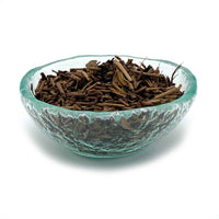 hojicha green tea in glass dish